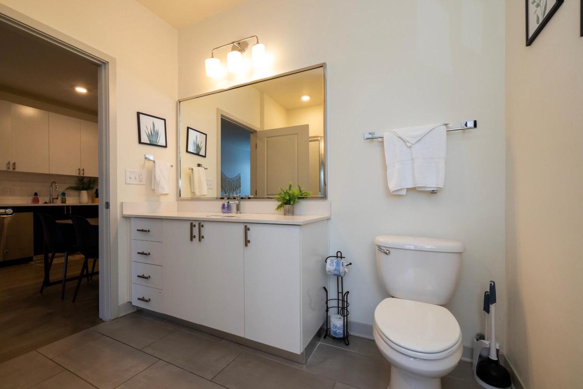 Modern Nulu 2Br Cozysuites 01 Louisville Bagian luar foto