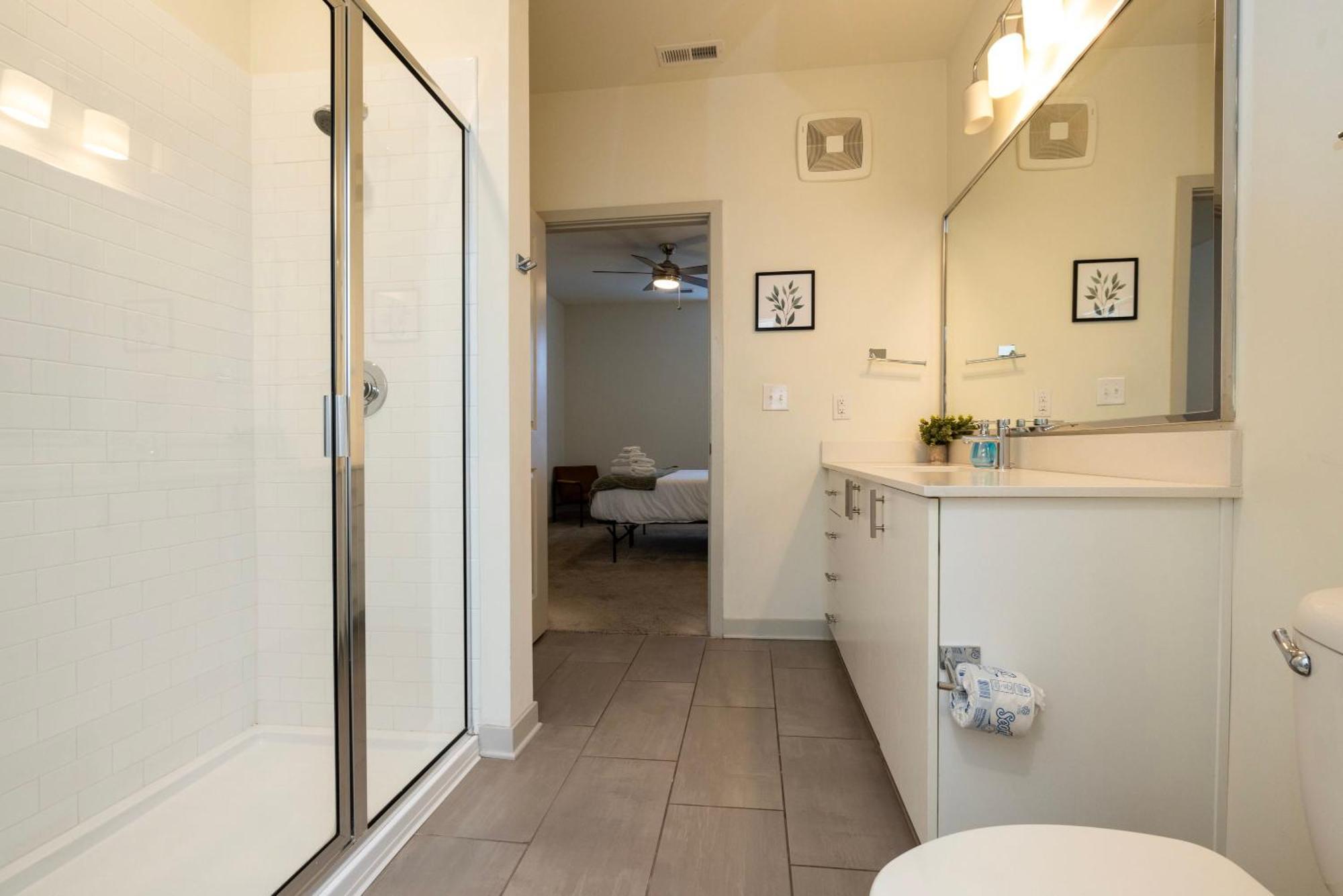 Modern Nulu 2Br Cozysuites 01 Louisville Bagian luar foto