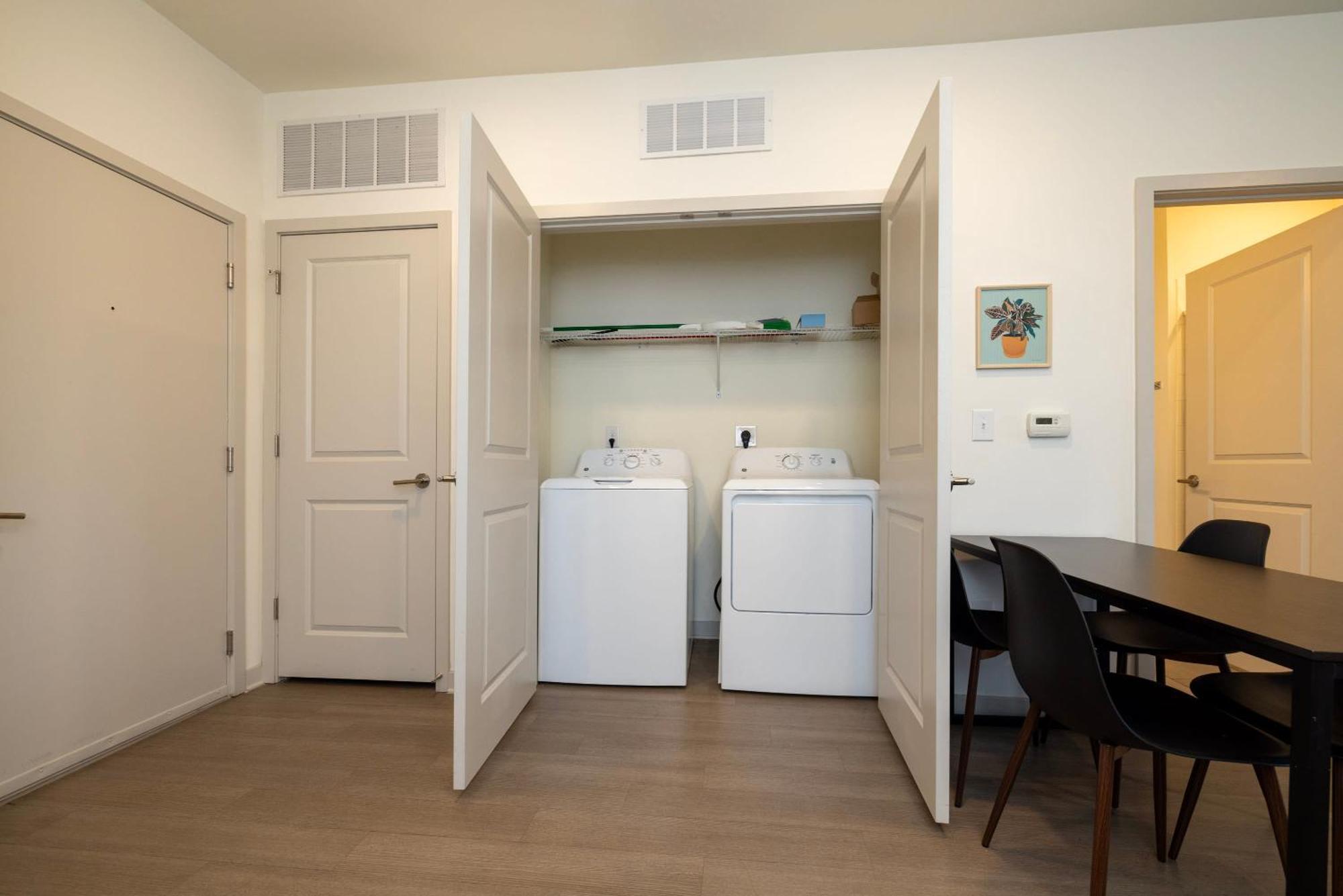 Modern Nulu 2Br Cozysuites 01 Louisville Bagian luar foto
