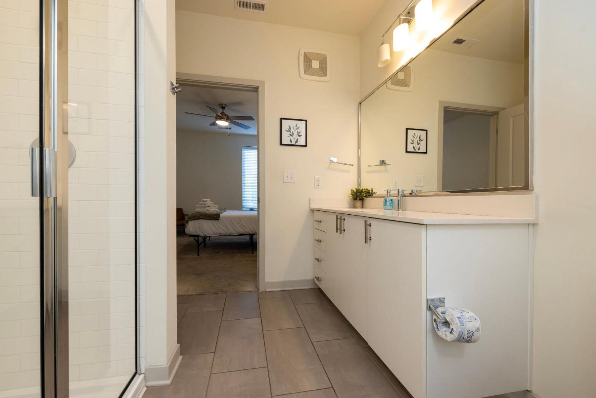 Modern Nulu 2Br Cozysuites 01 Louisville Bagian luar foto