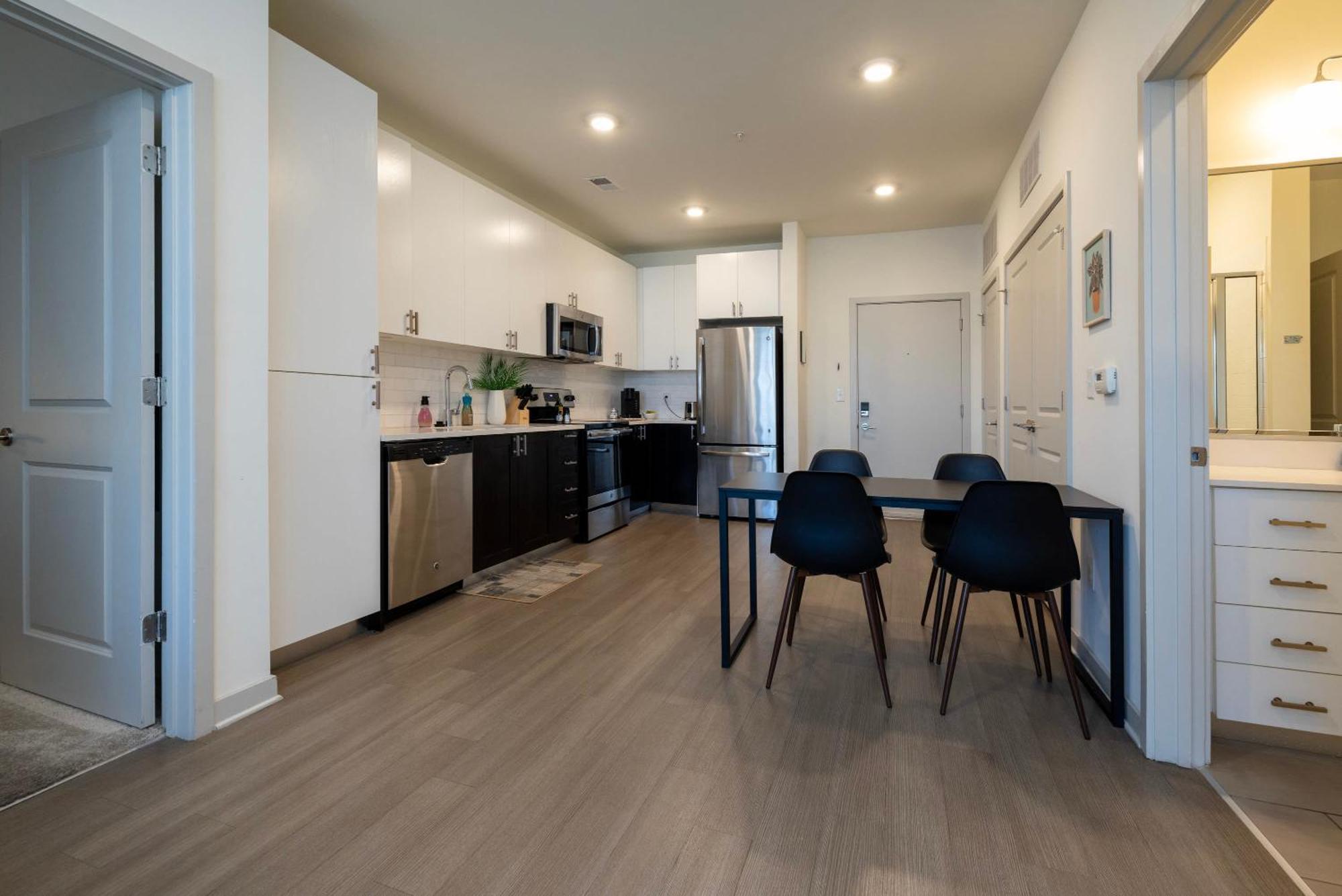 Modern Nulu 2Br Cozysuites 01 Louisville Bagian luar foto
